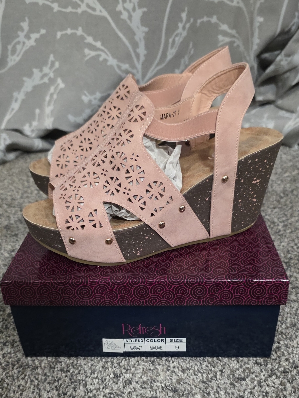 Refresh Mara-27 Womens Size 9 Mauve Platform Wedge Sandals Laser Cut NIB